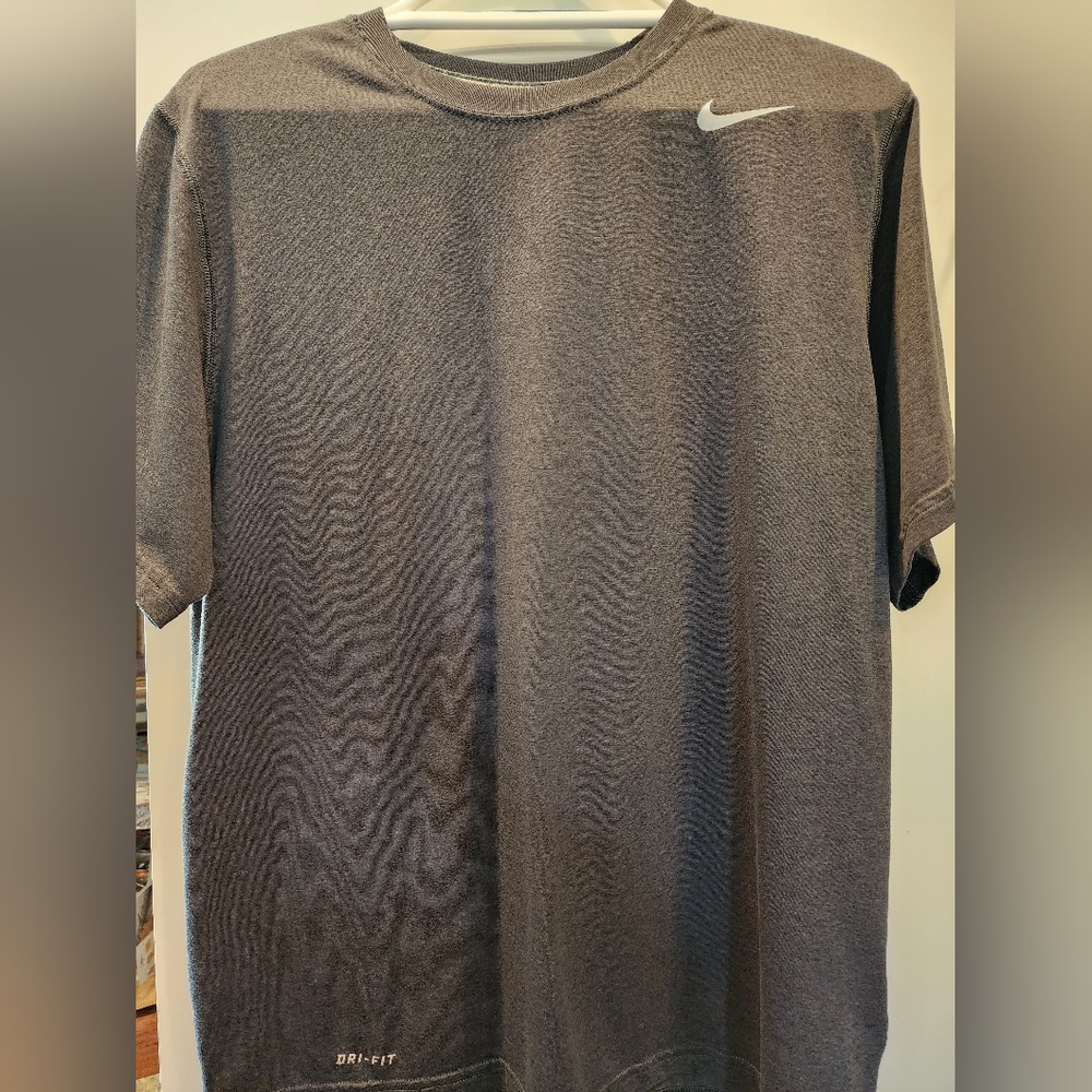 Nike Dri Fit Men's M Dark Gray Great Condition